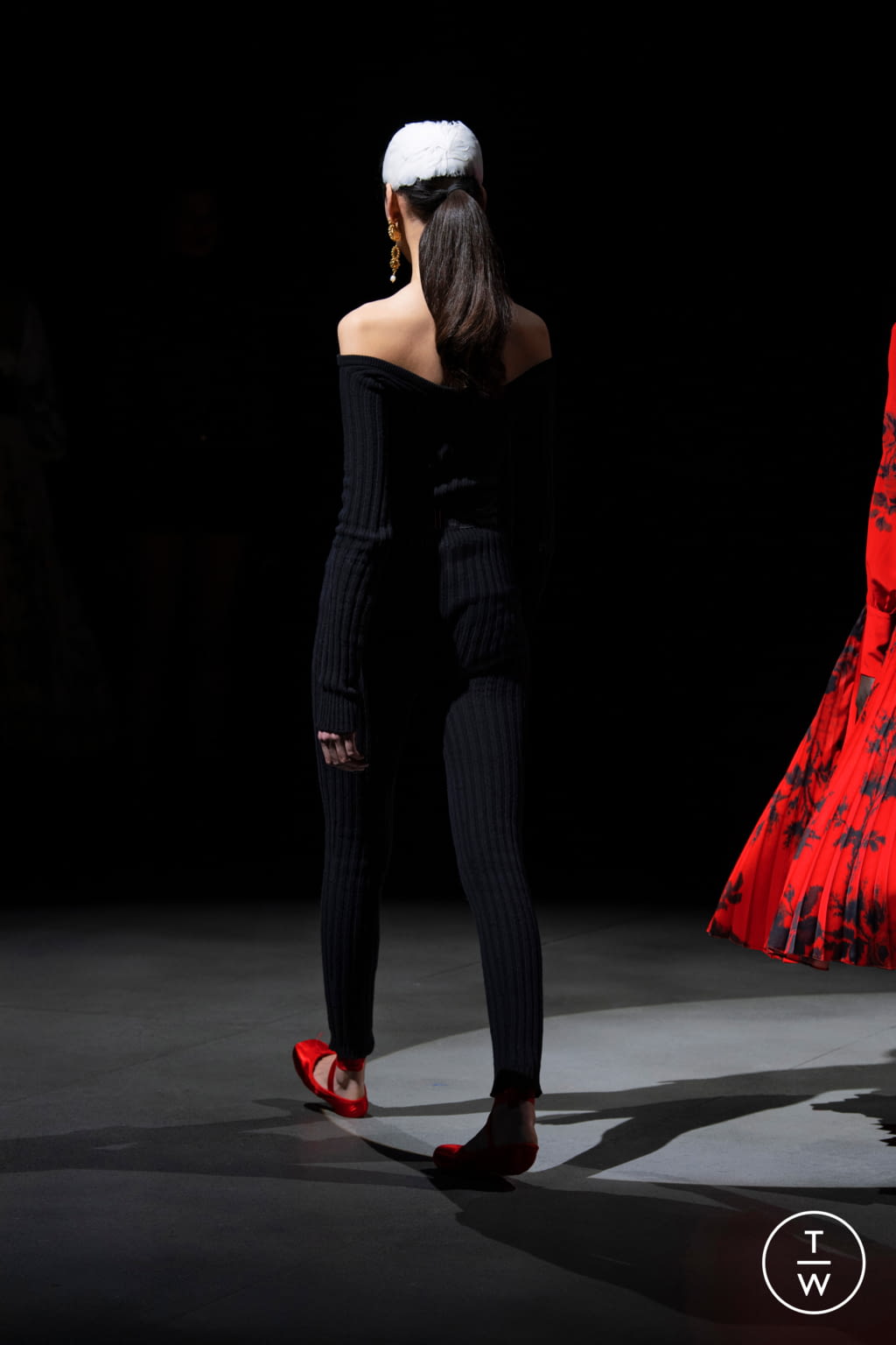 Fashion Week London Fall/Winter 2021 look 22 from the Erdem collection womenswear