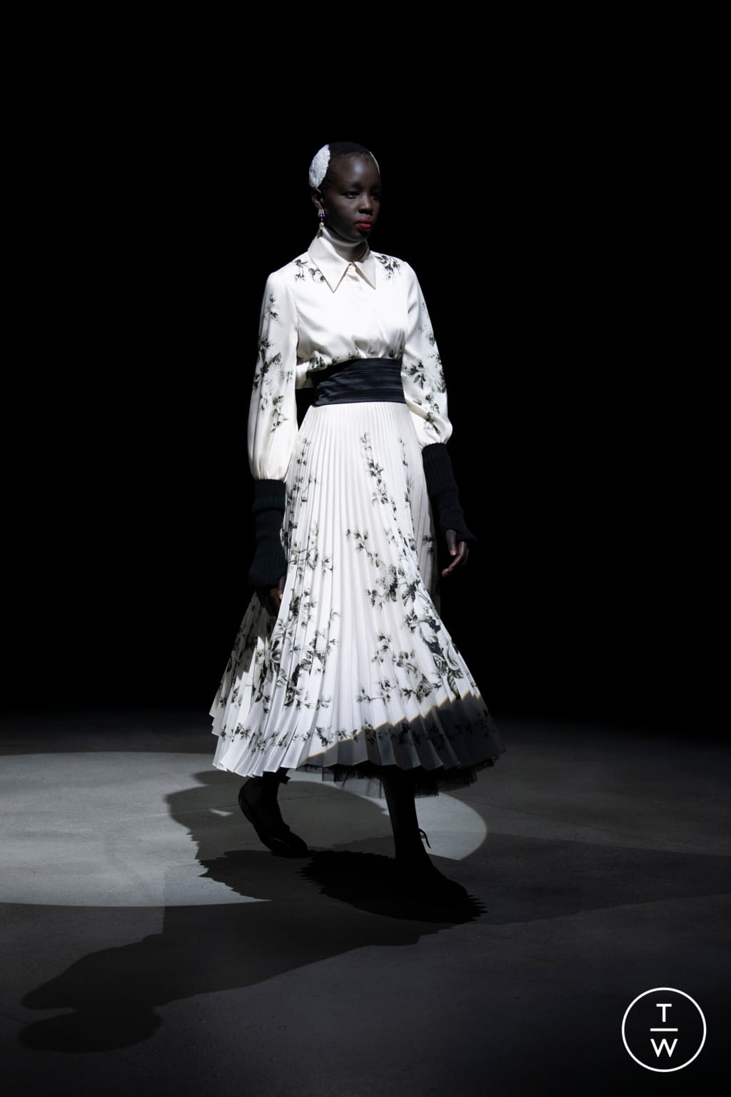 Fashion Week London Fall/Winter 2021 look 23 from the Erdem collection 女装