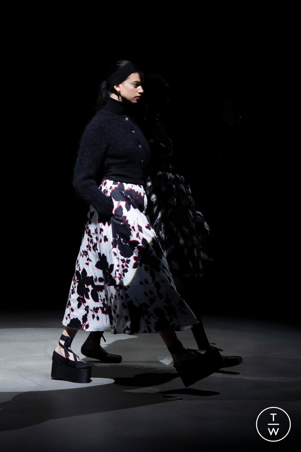 Fashion Week London Fall/Winter 2021 look 28 from the Erdem collection 女装