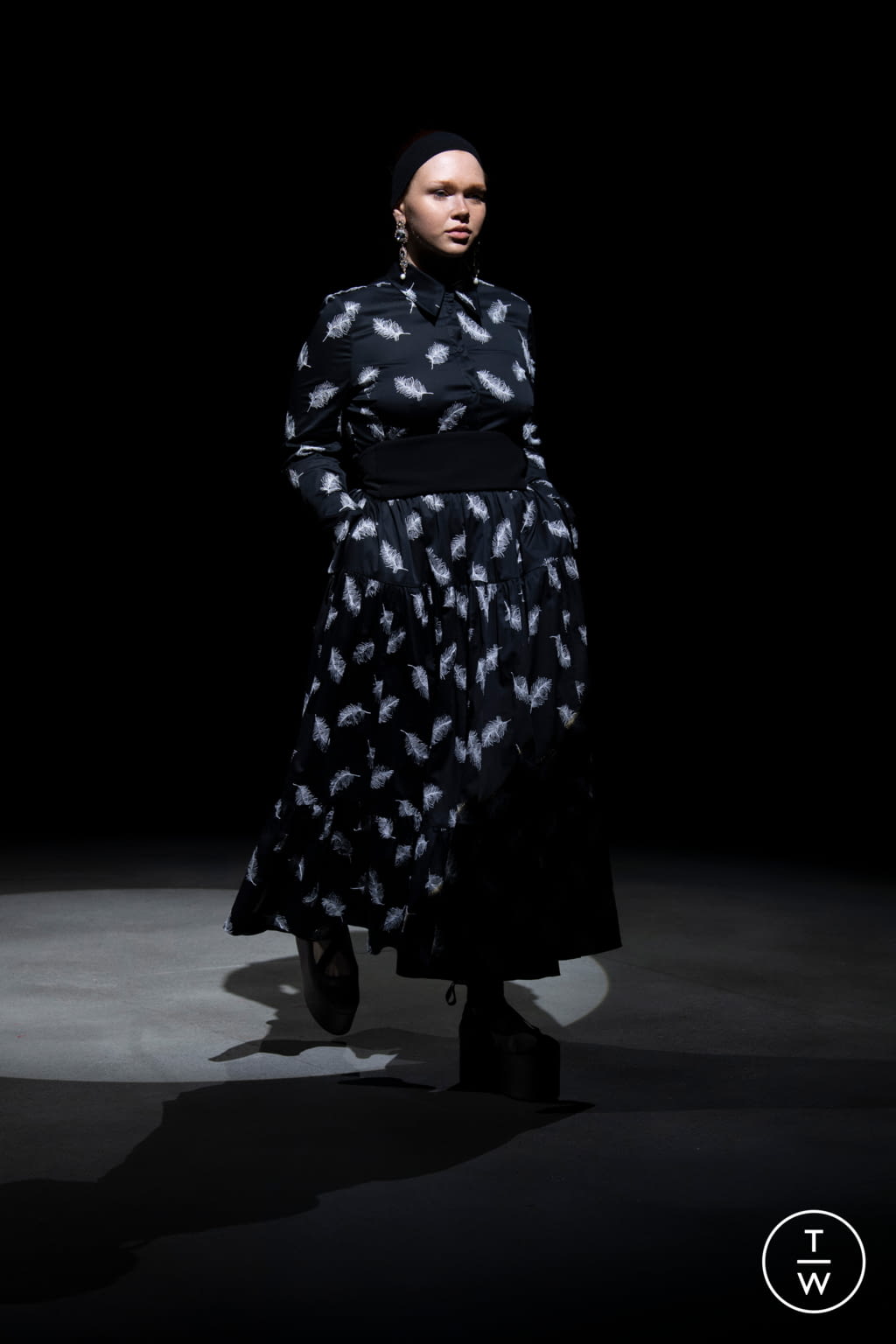 Fashion Week London Fall/Winter 2021 look 31 from the Erdem collection 女装