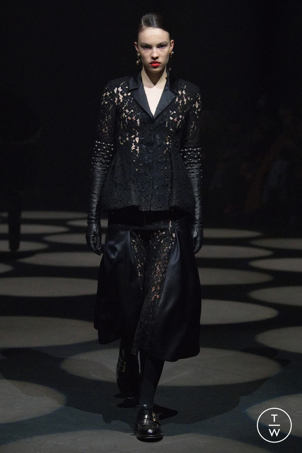 Fashion Week London Fall/Winter 2022 look 19 from the Erdem collection 女装