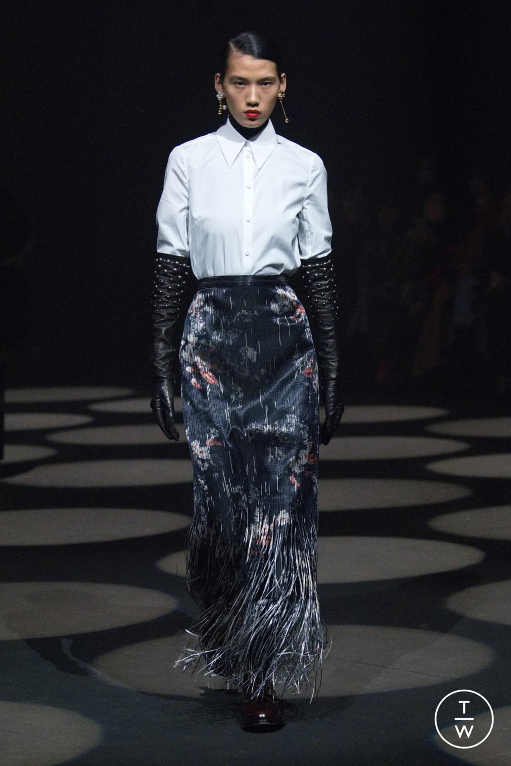 Fashion Week London Fall/Winter 2022 look 24 from the Erdem collection 女装