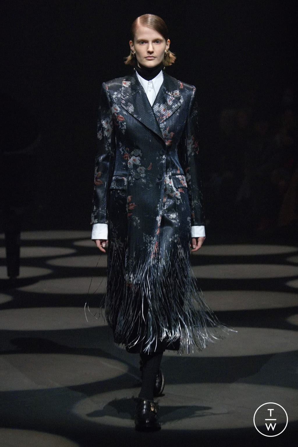 Fashion Week London Fall/Winter 2022 look 25 from the Erdem collection 女装
