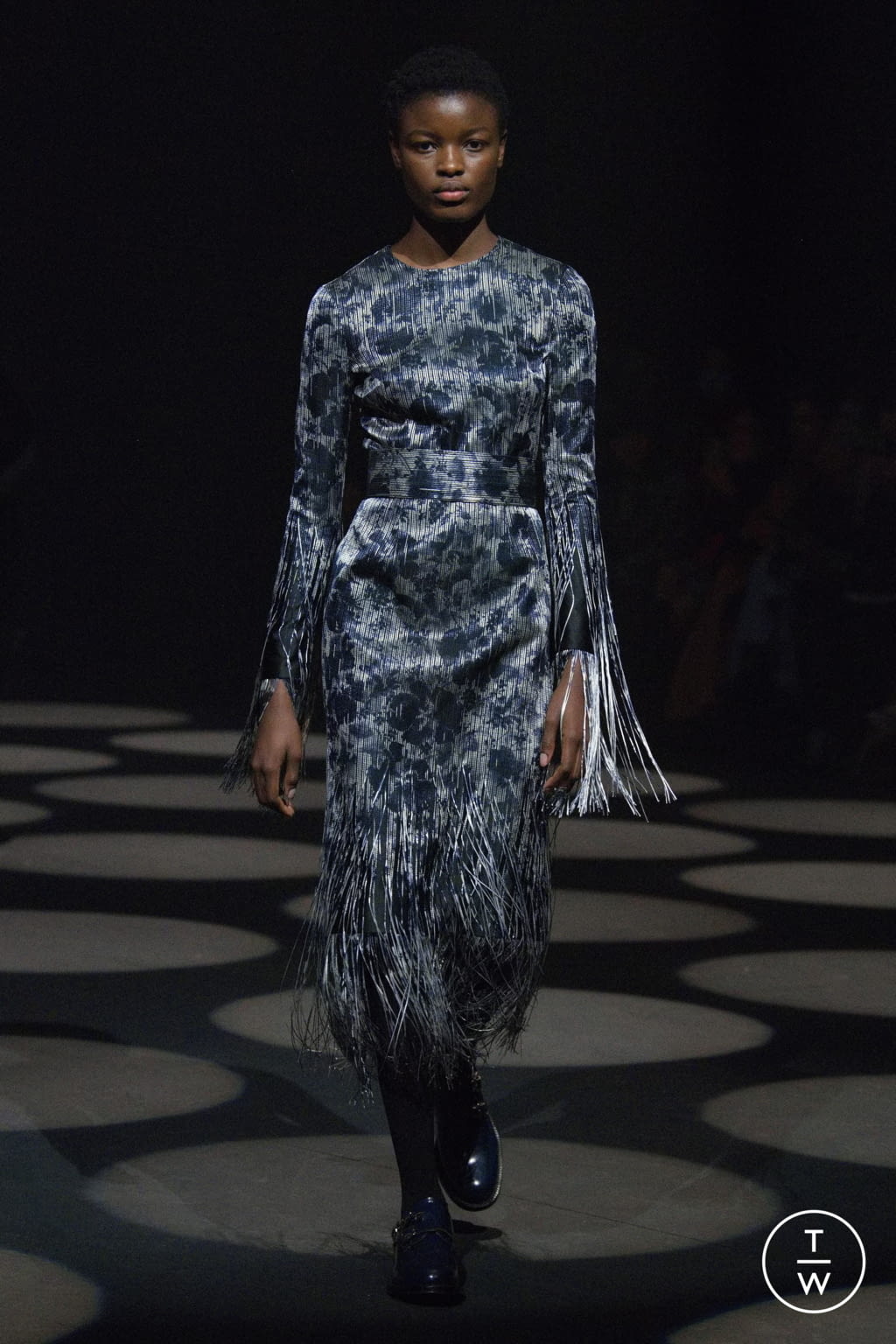 Fashion Week London Fall/Winter 2022 look 27 from the Erdem collection 女装