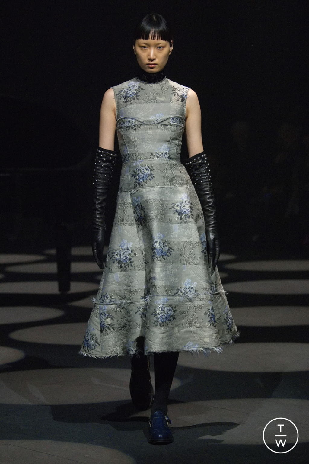 Fashion Week London Fall/Winter 2022 look 30 from the Erdem collection 女装
