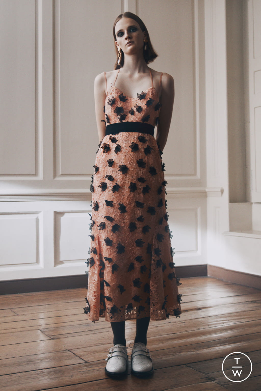 Fashion Week London Pre-Fall 2022 look 14 from the Erdem collection womenswear