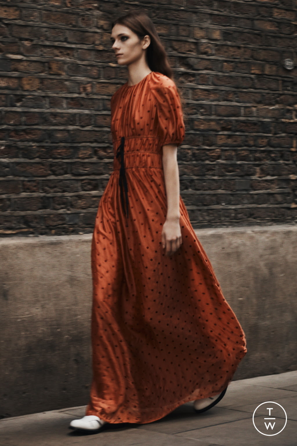 Fashion Week London Pre-Fall 2022 look 15 from the Erdem collection womenswear