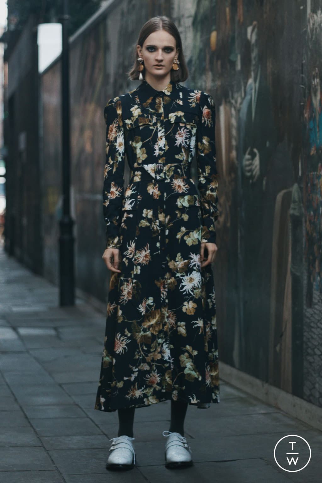 Fashion Week London Pre-Fall 2022 look 24 from the Erdem collection womenswear