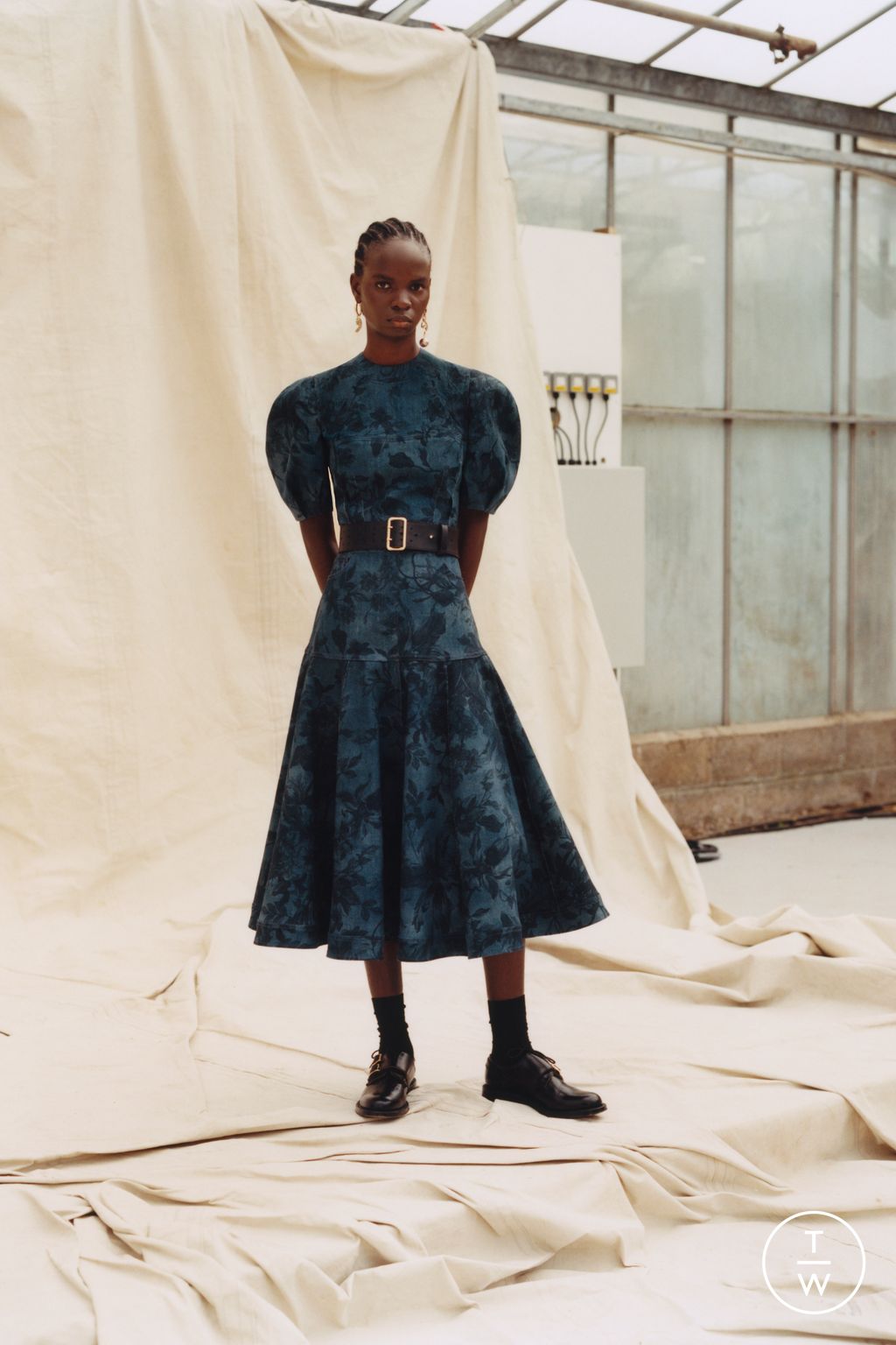 Fashion Week London Resort 2023 look 19 from the Erdem collection 女装