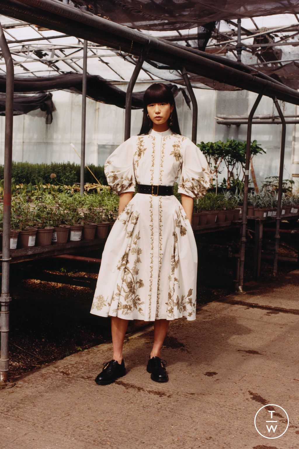 Fashion Week London Resort 2023 look 20 from the Erdem collection 女装