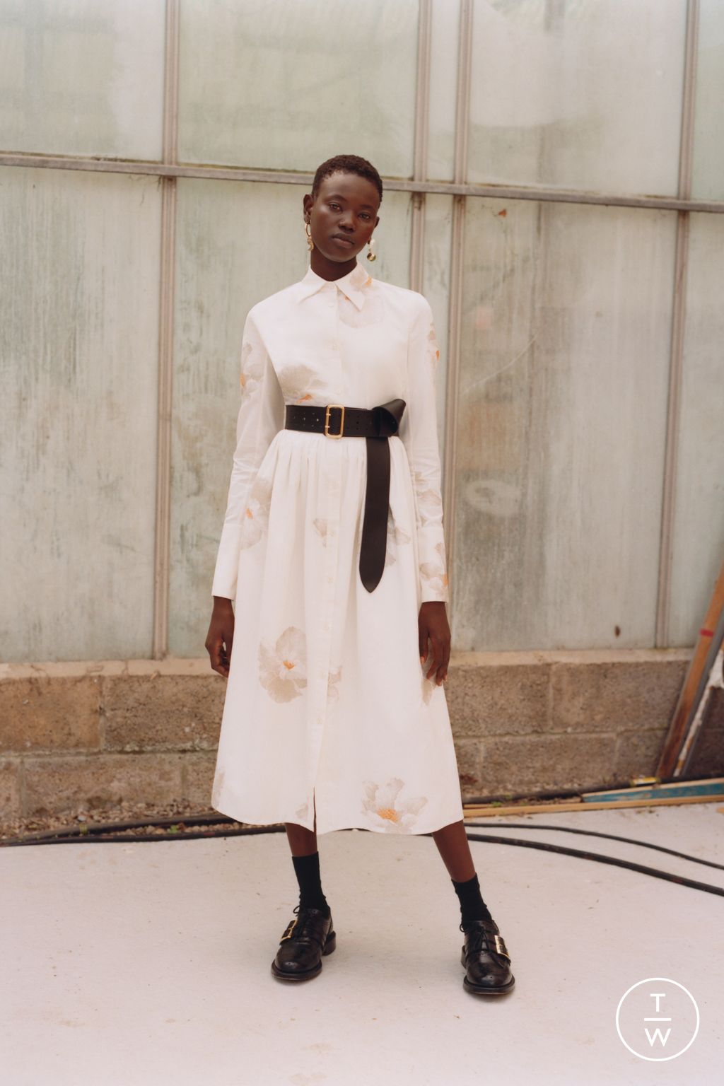 Fashion Week London Resort 2023 look 21 from the Erdem collection 女装