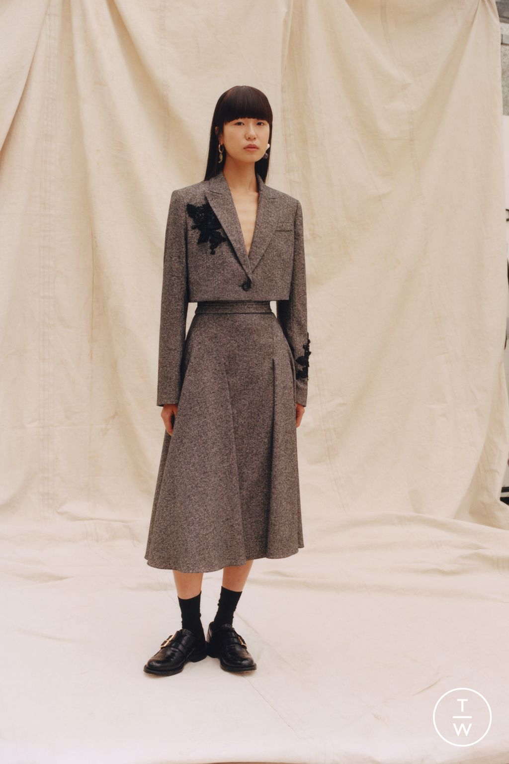 Fashion Week London Resort 2023 look 26 from the Erdem collection 女装
