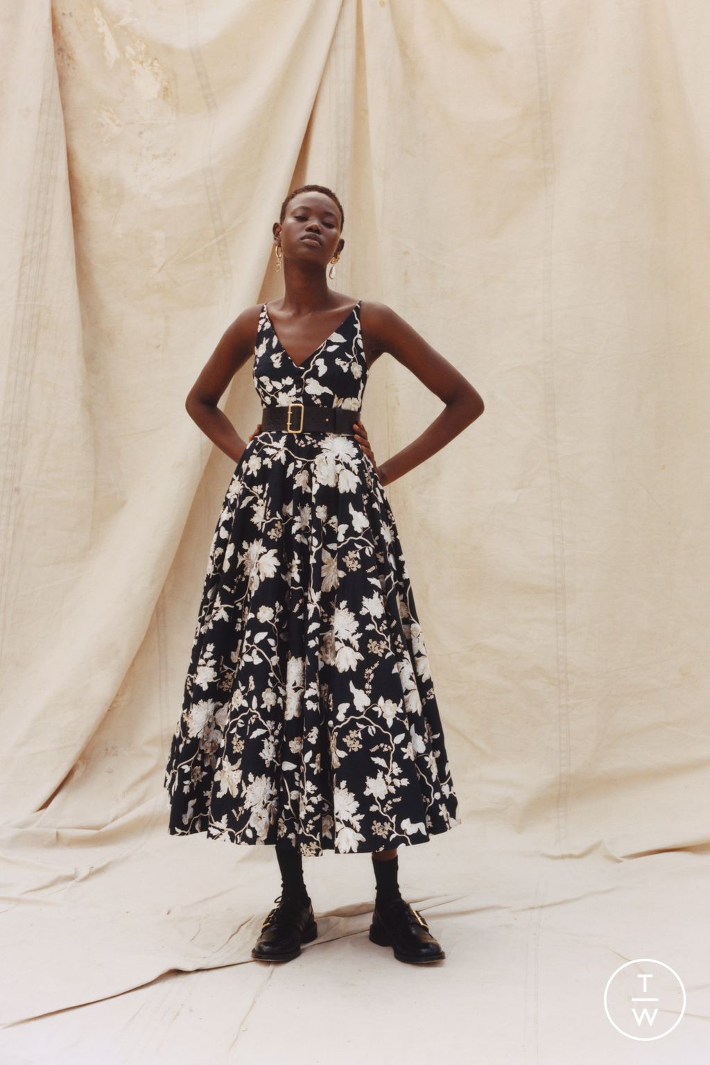 Fashion Week London Resort 2023 look 34 from the Erdem collection 女装