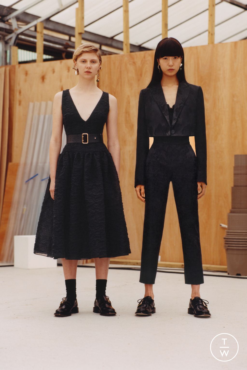 Fashion Week London Resort 2023 look 5 from the Erdem collection 女装