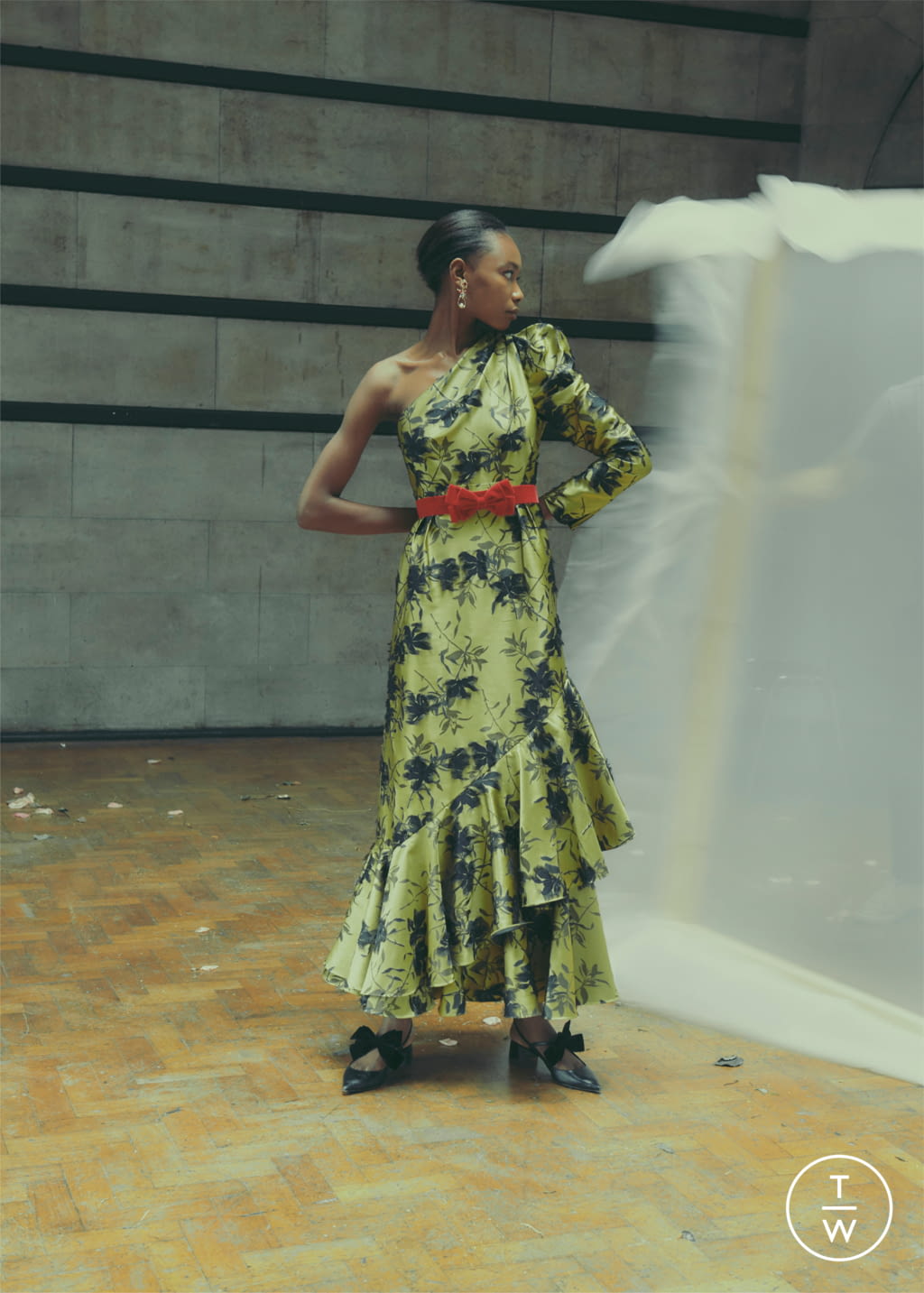 Fashion Week London Resort 2020 look 18 from the Erdem collection 女装