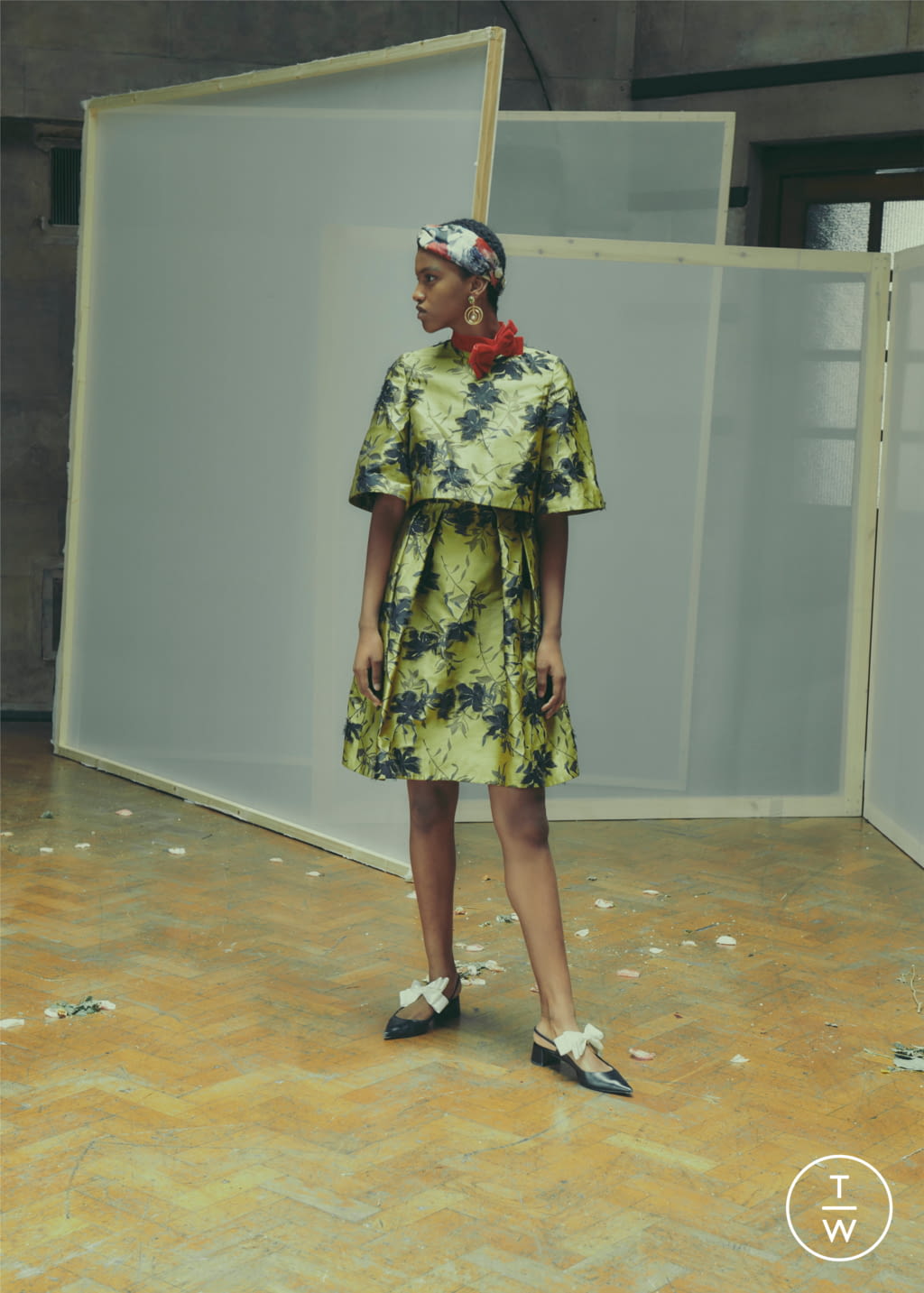 Fashion Week London Resort 2020 look 20 from the Erdem collection 女装
