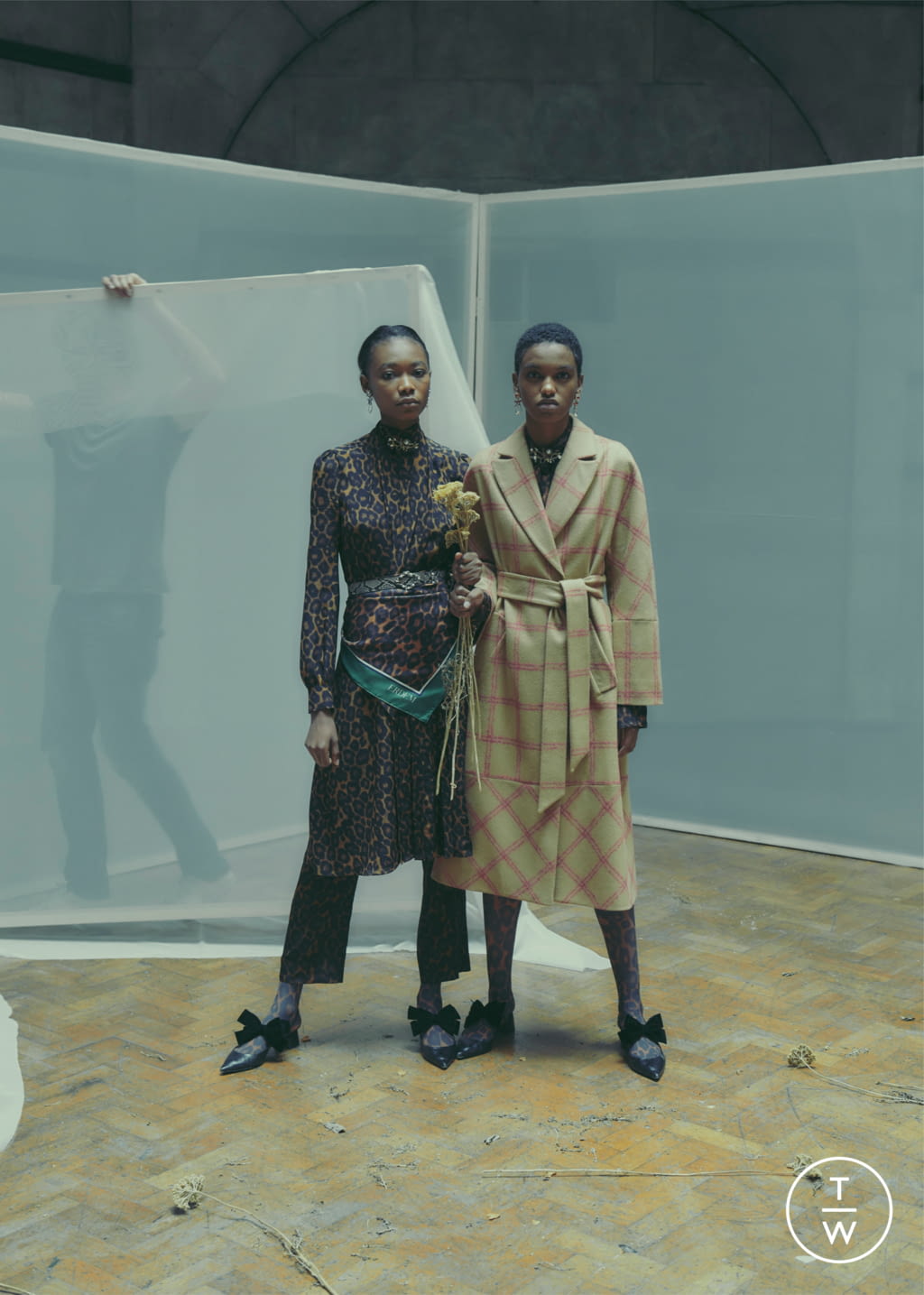 Fashion Week London Resort 2020 look 22 from the Erdem collection 女装