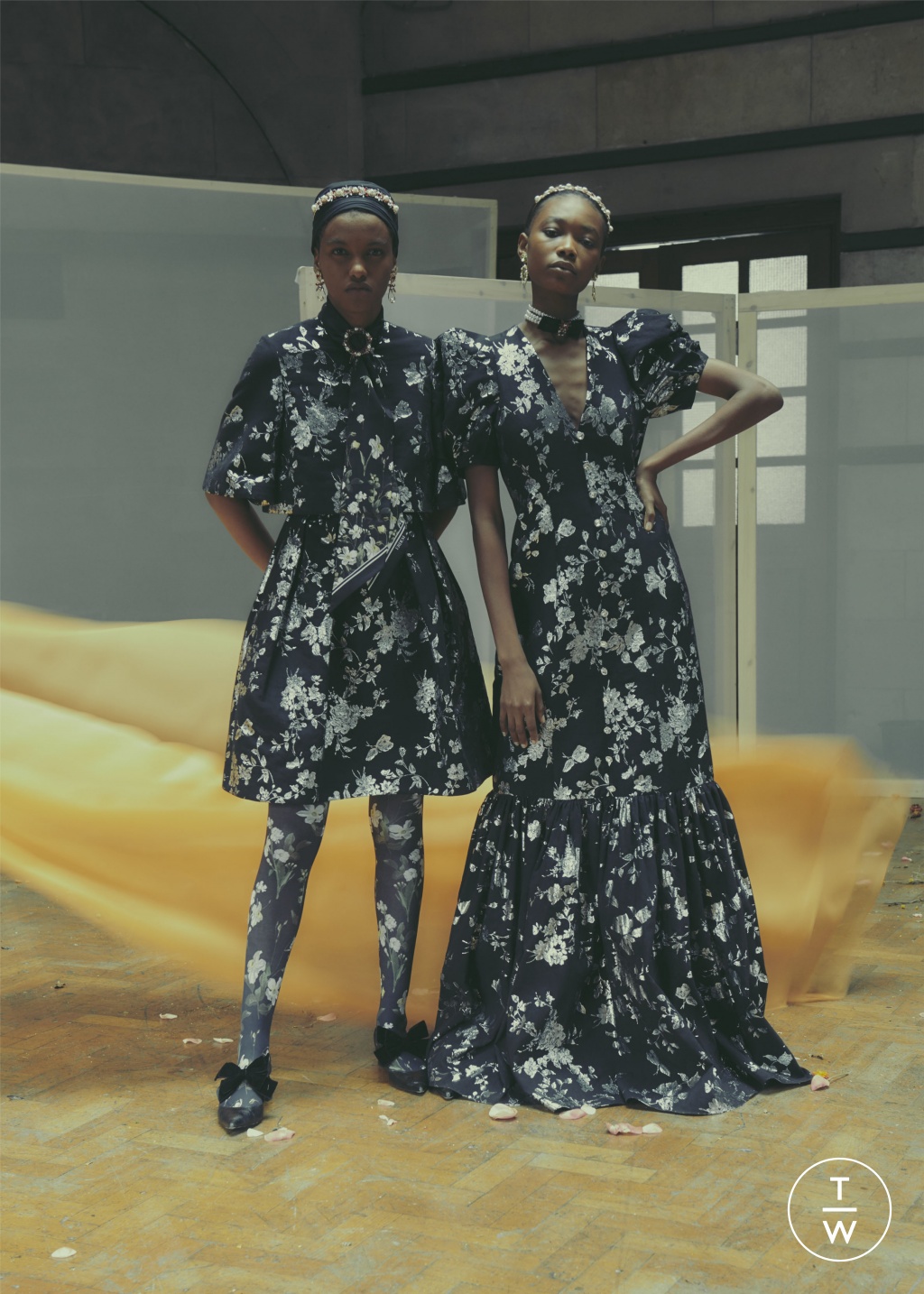 Fashion Week London Resort 2020 look 35 from the Erdem collection 女装