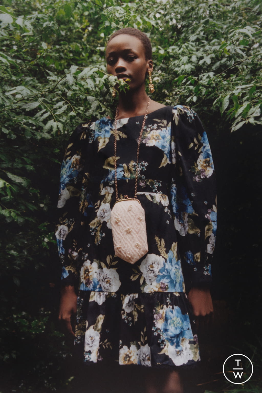 Fashion Week London Resort 2021 look 10 from the Erdem collection 女装
