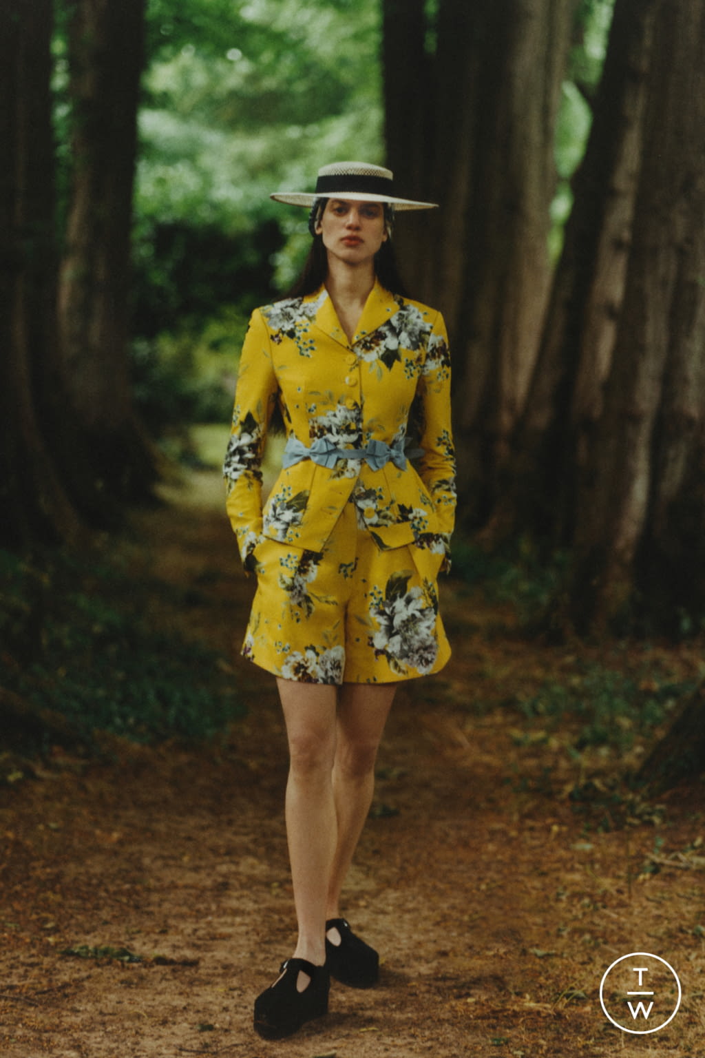 Fashion Week London Resort 2021 look 32 from the Erdem collection 女装
