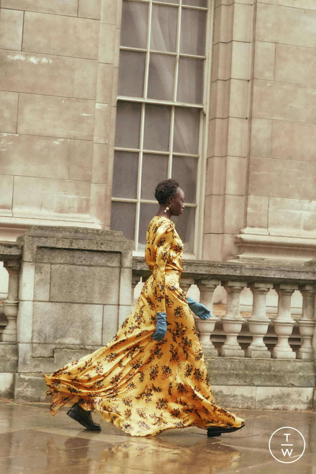 Fashion Week London Resort 2022 look 18 from the Erdem collection 女装