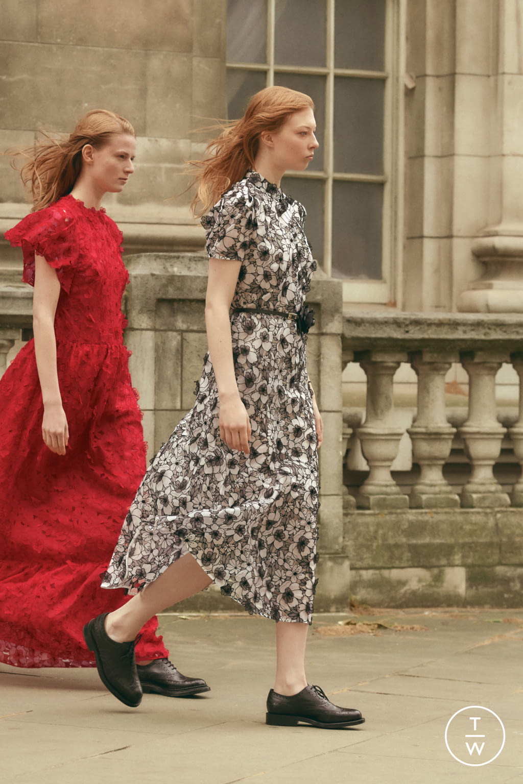Fashion Week London Resort 2022 look 19 from the Erdem collection 女装