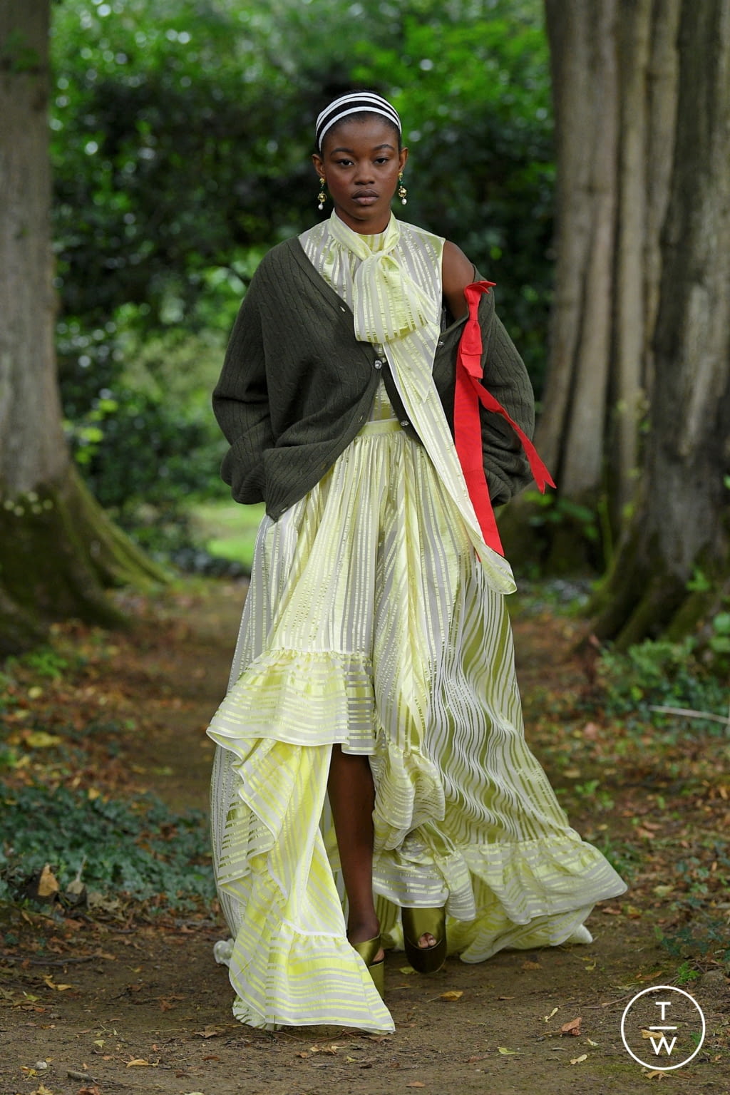 Fashion Week London Spring/Summer 2021 look 11 from the Erdem collection 女装