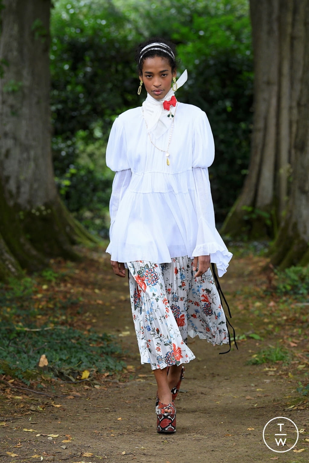 Fashion Week London Spring/Summer 2021 look 15 from the Erdem collection 女装