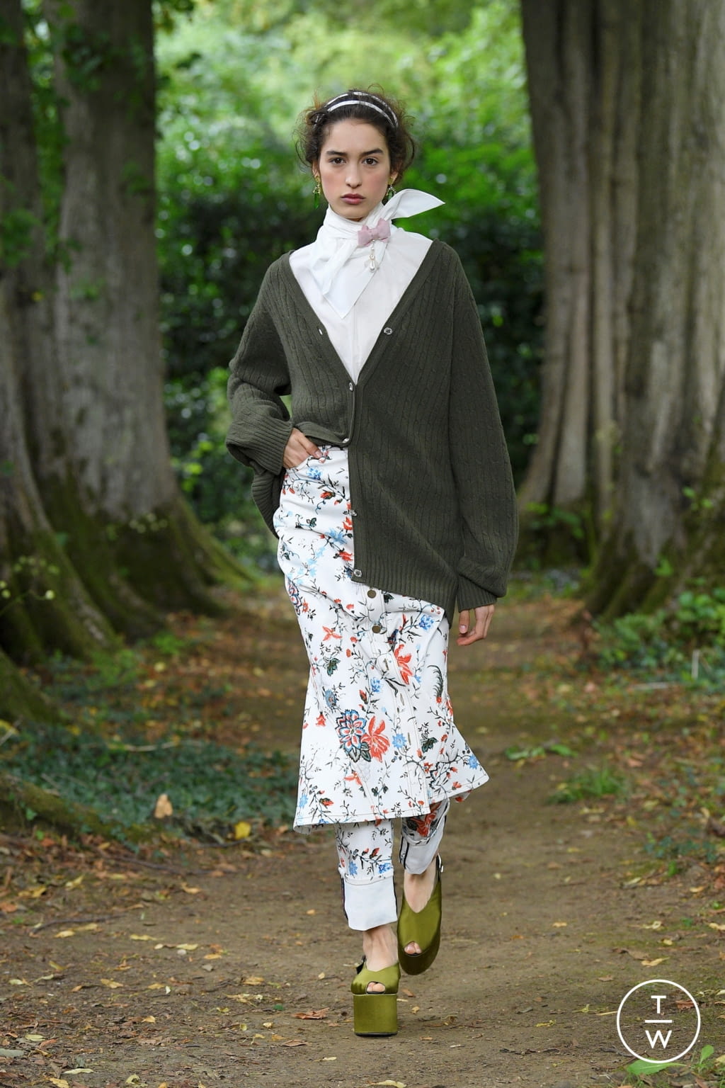 Fashion Week London Spring/Summer 2021 look 16 from the Erdem collection womenswear