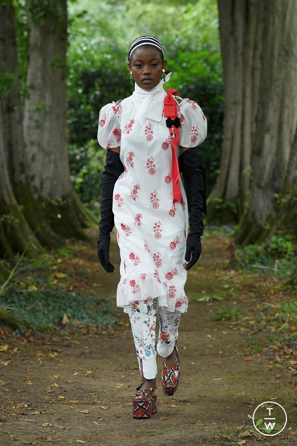 Fashion Week London Spring/Summer 2021 look 17 from the Erdem collection 女装