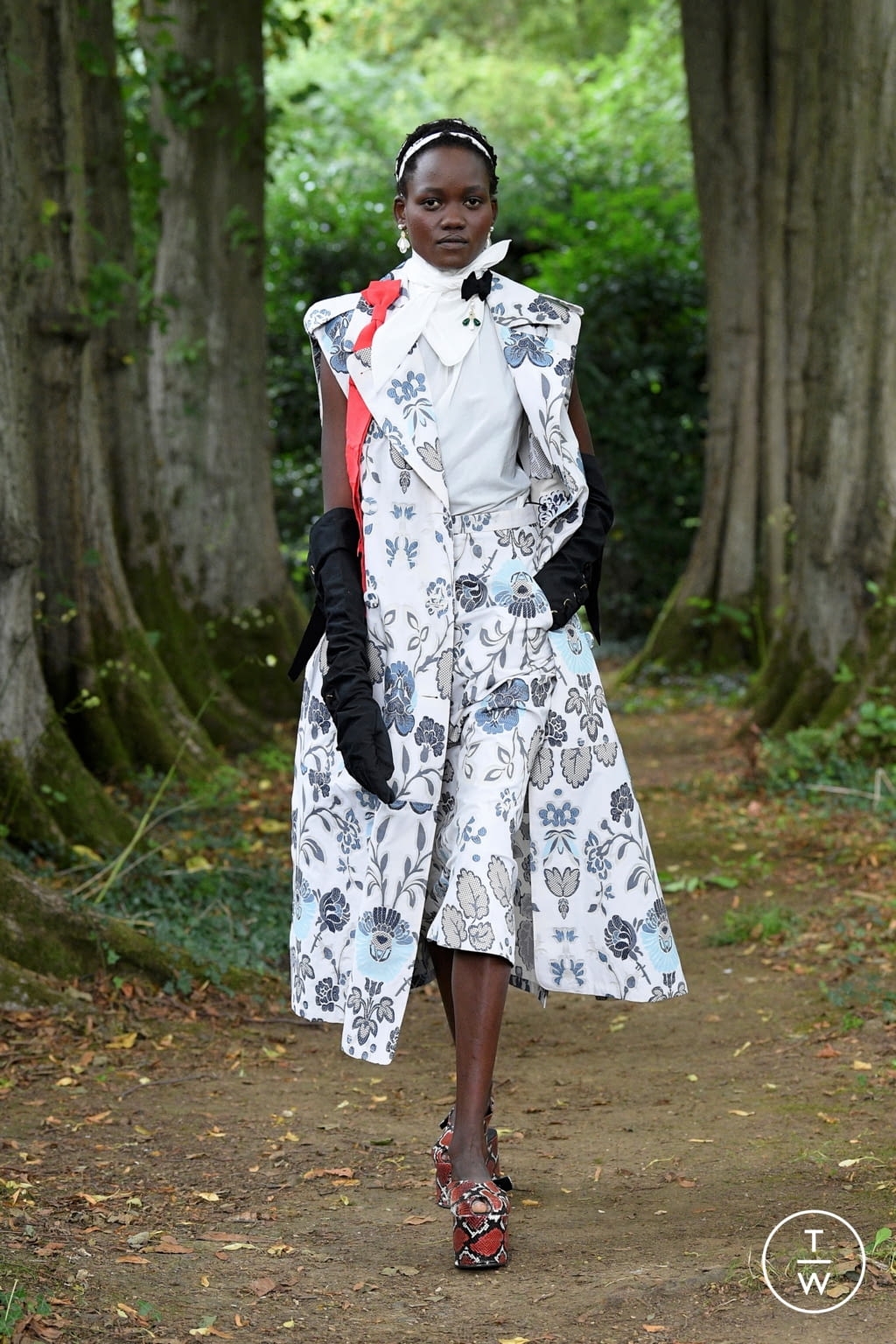 Fashion Week London Spring/Summer 2021 look 18 from the Erdem collection womenswear