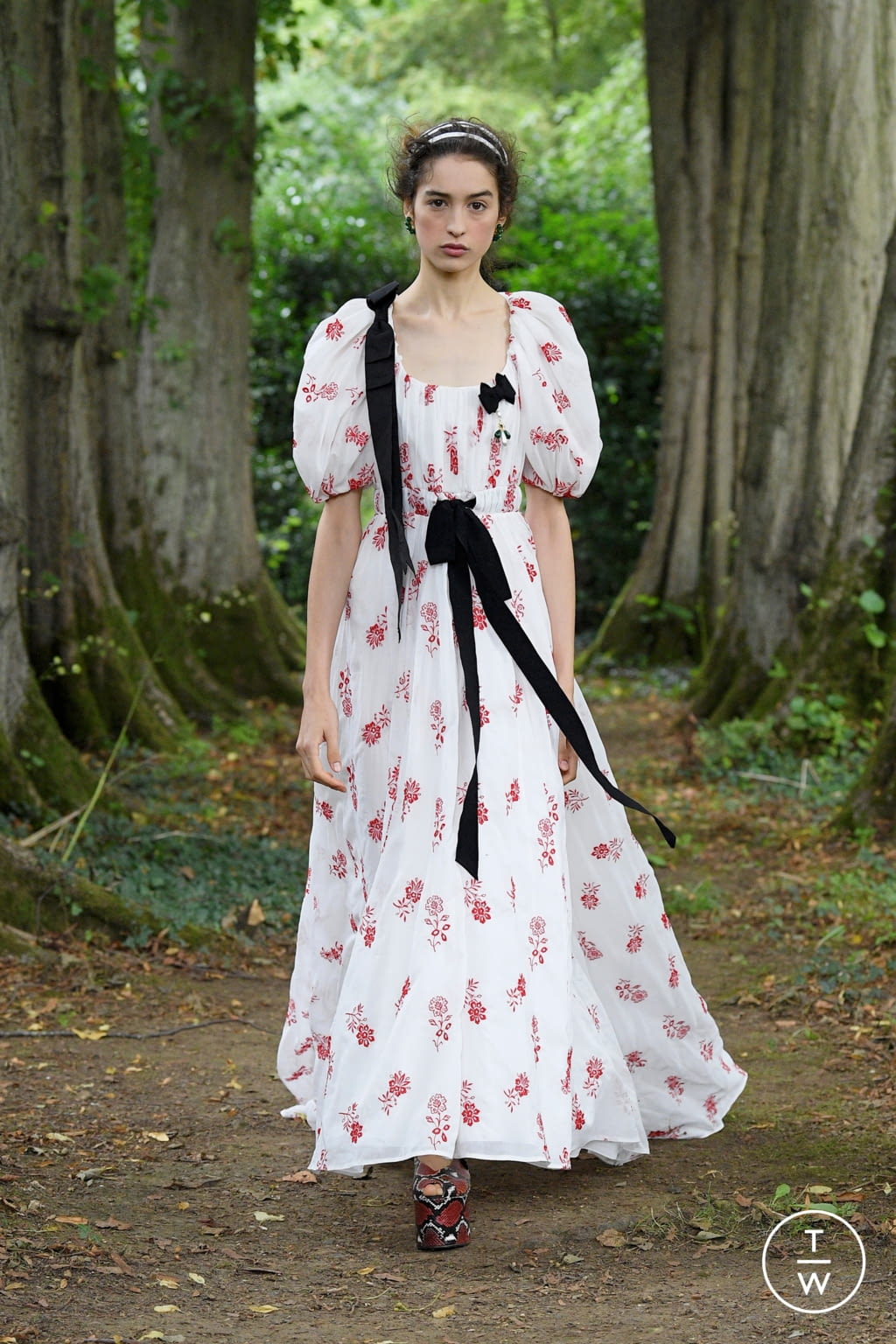 Fashion Week London Spring/Summer 2021 look 19 from the Erdem collection womenswear