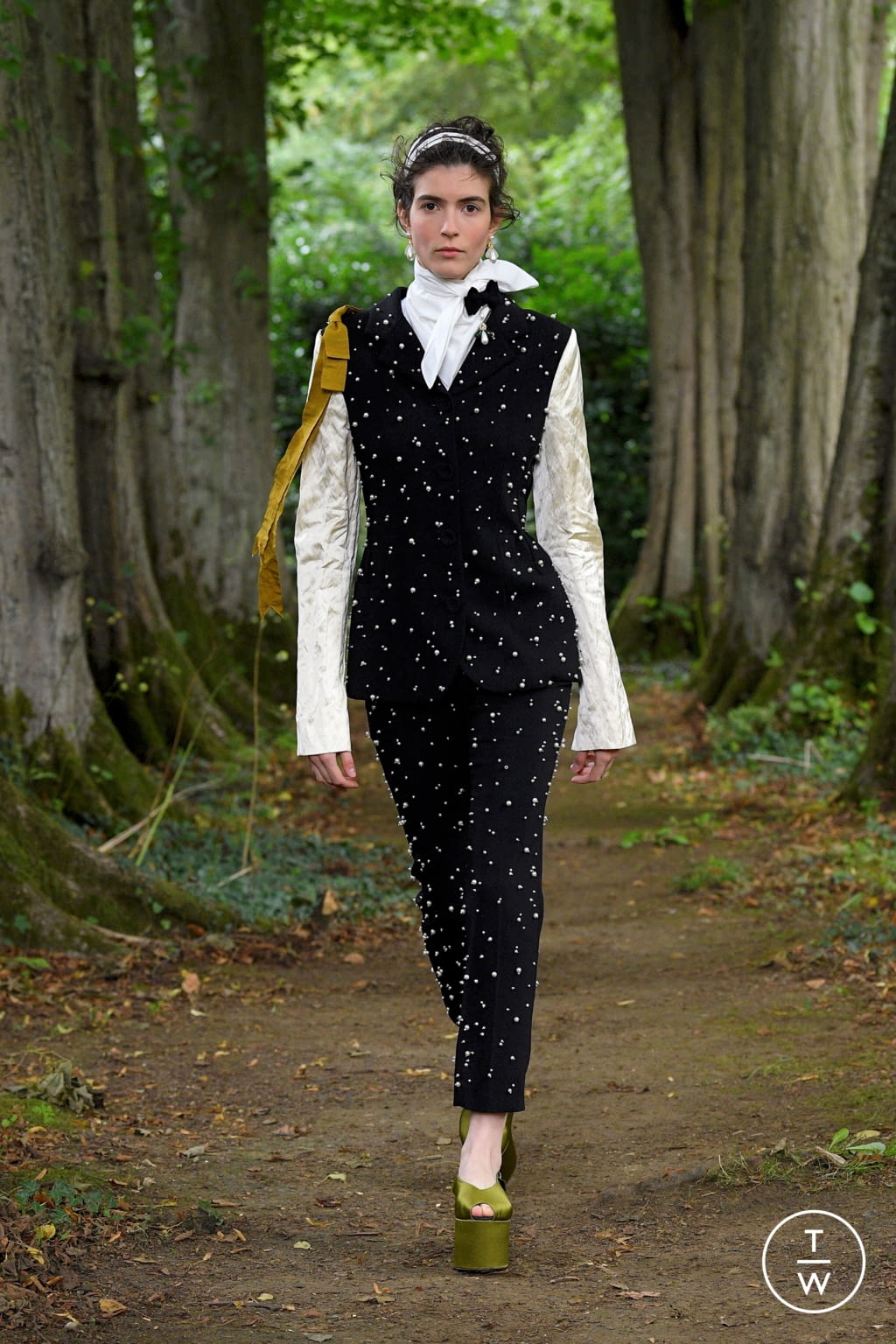 Fashion Week London Spring/Summer 2021 look 2 de la collection Erdem womenswear