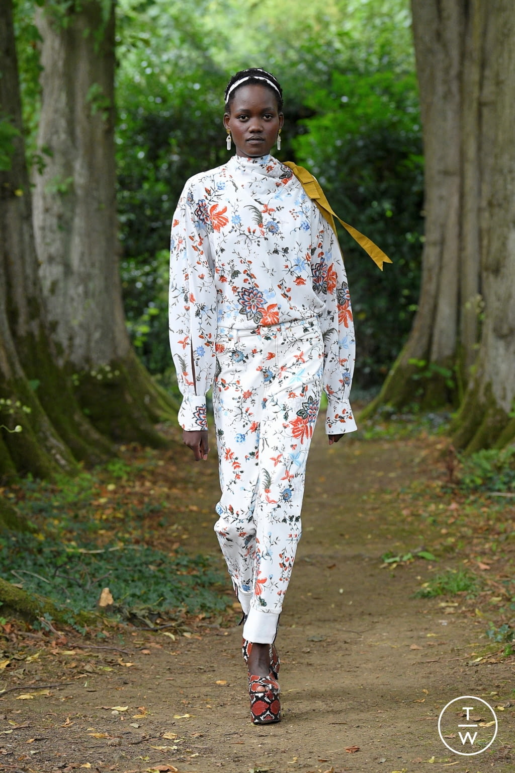 Fashion Week London Spring/Summer 2021 look 20 from the Erdem collection 女装