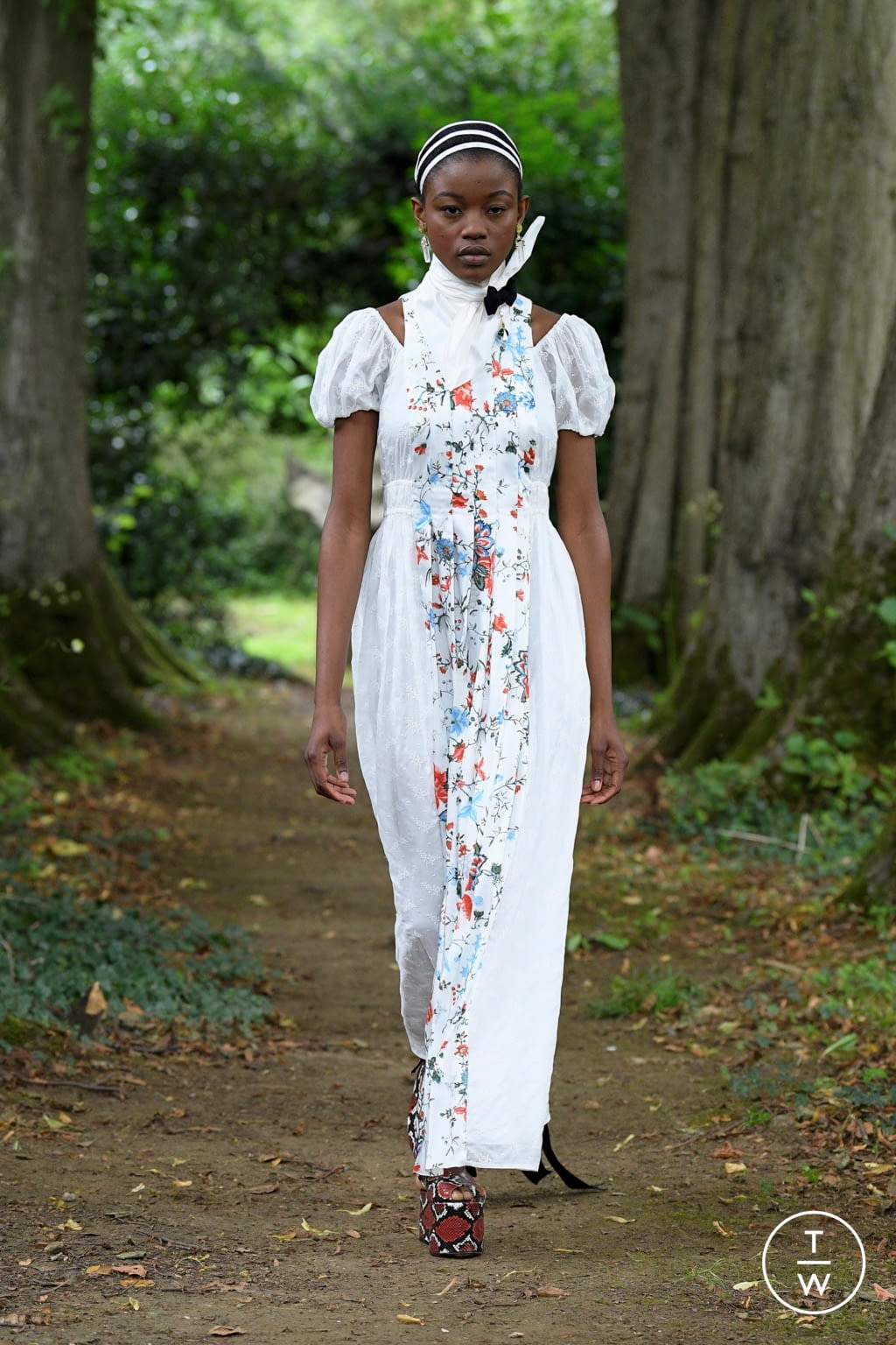 Fashion Week London Spring/Summer 2021 look 21 from the Erdem collection womenswear