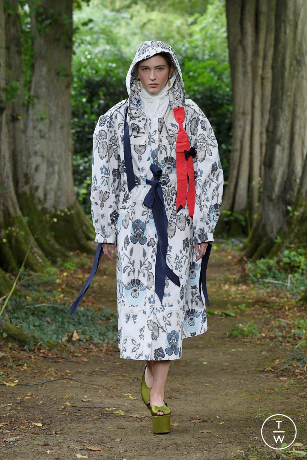 Fashion Week London Spring/Summer 2021 look 27 from the Erdem collection womenswear