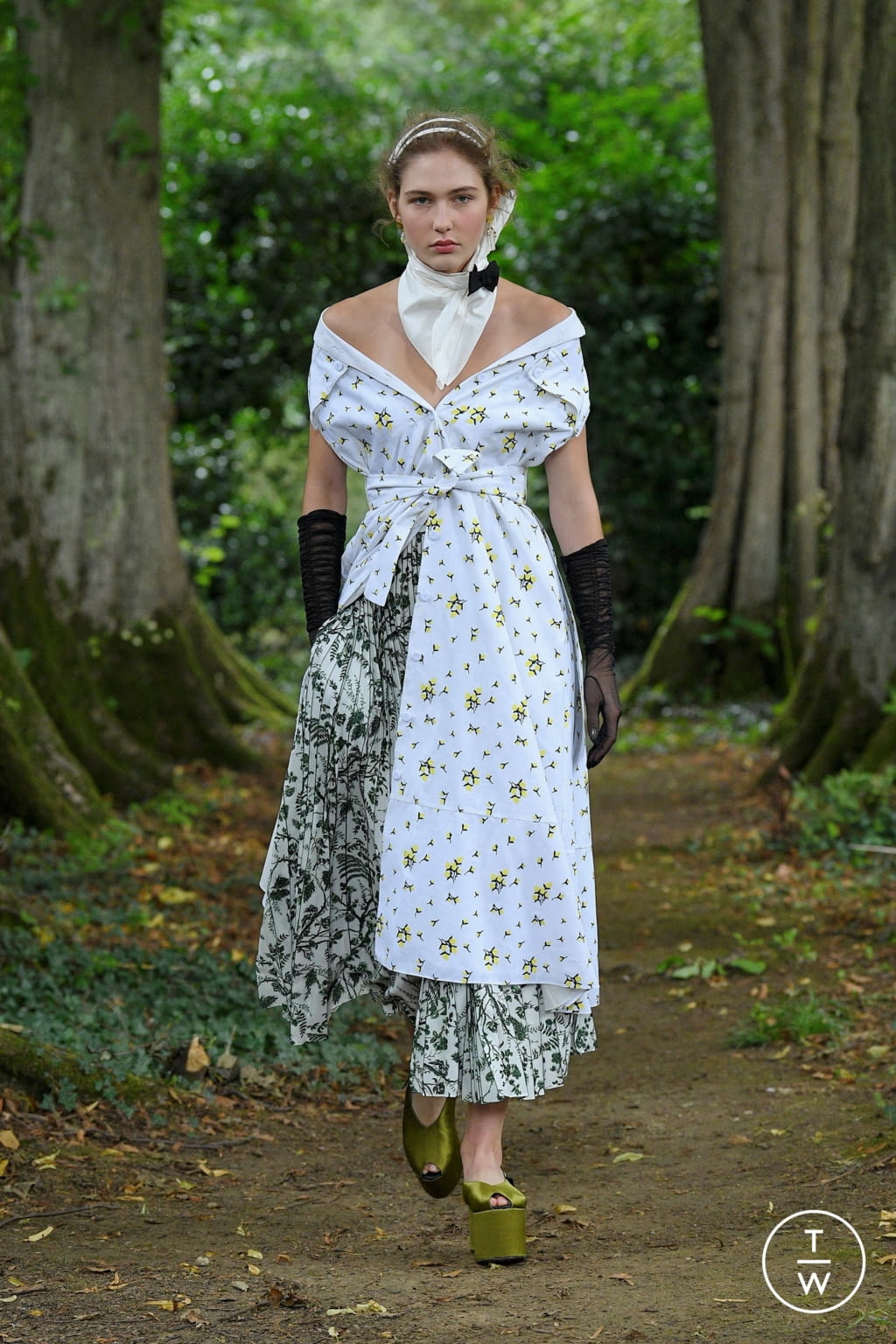 Fashion Week London Spring/Summer 2021 look 29 from the Erdem collection womenswear