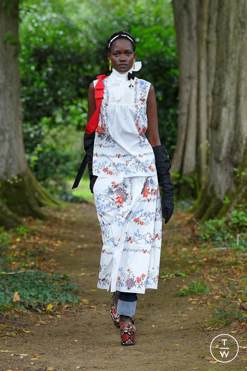 Fashion Week London Spring/Summer 2021 look 32 from the Erdem collection womenswear