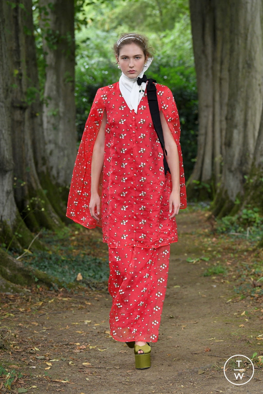 Fashion Week London Spring/Summer 2021 look 34 from the Erdem collection 女装