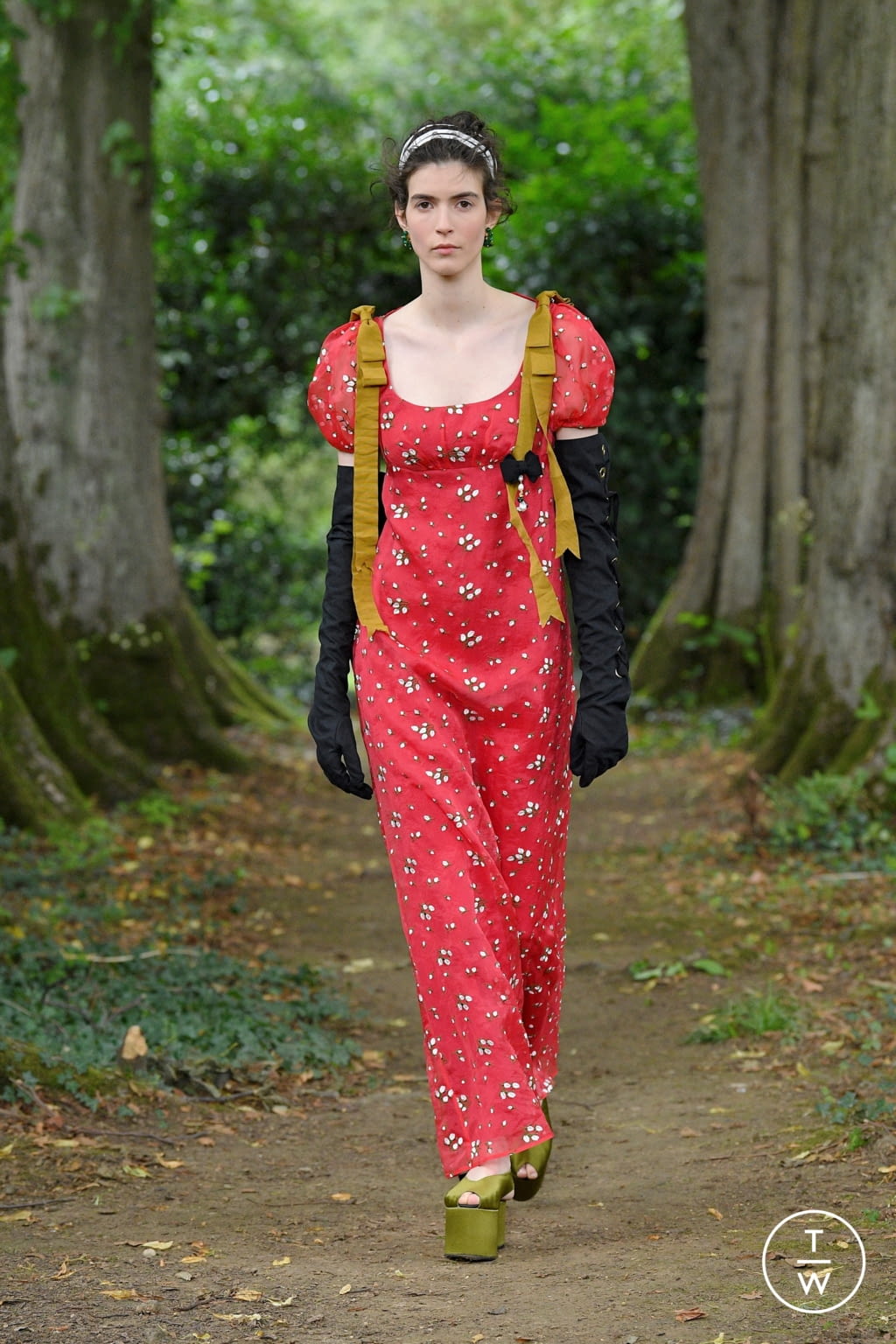 Fashion Week London Spring/Summer 2021 look 36 from the Erdem collection womenswear