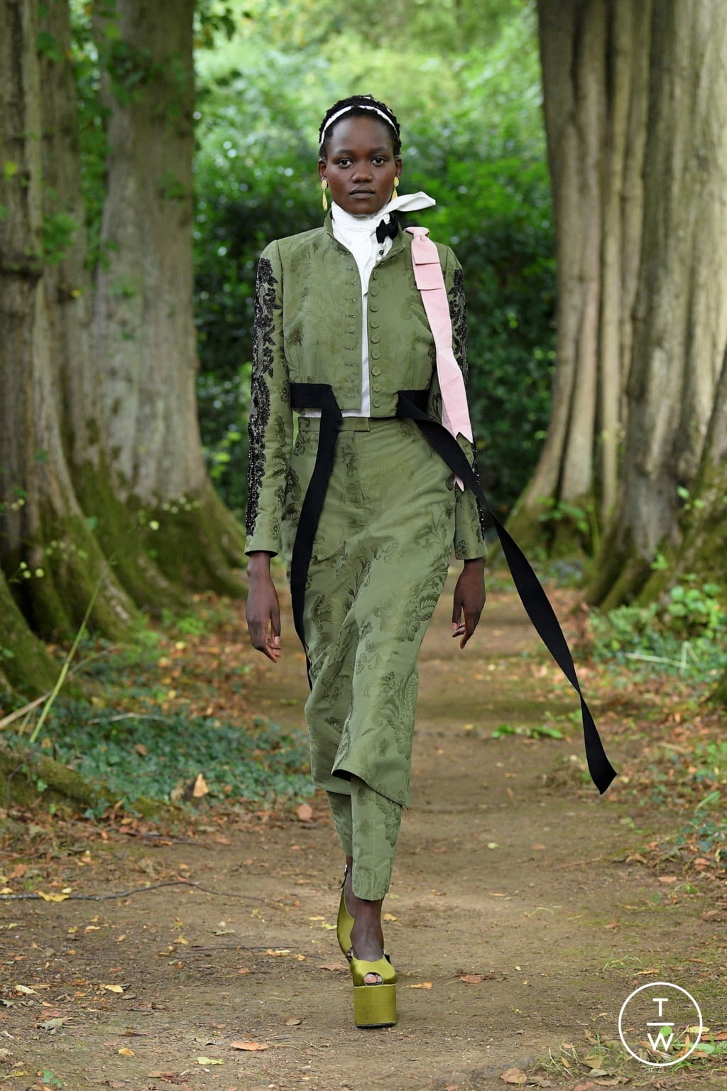 Fashion Week London Spring/Summer 2021 look 4 from the Erdem collection womenswear