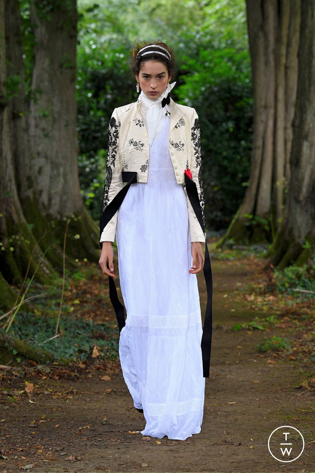 Fashion Week London Spring/Summer 2021 look 6 from the Erdem collection 女装