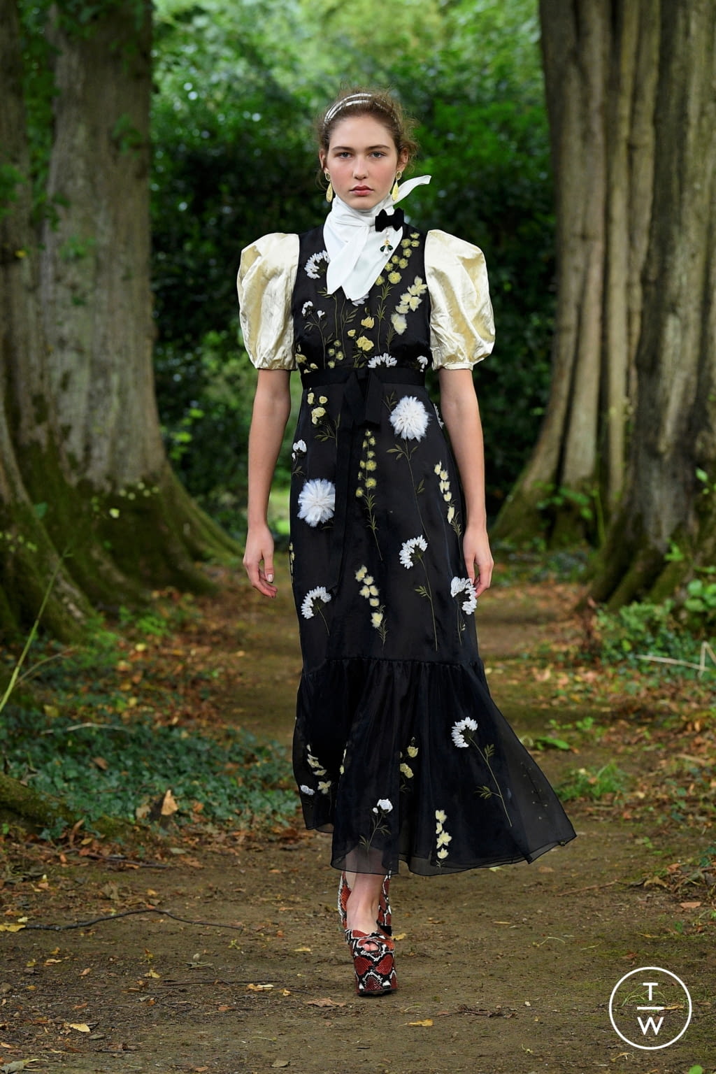 Fashion Week London Spring/Summer 2021 look 8 from the Erdem collection womenswear