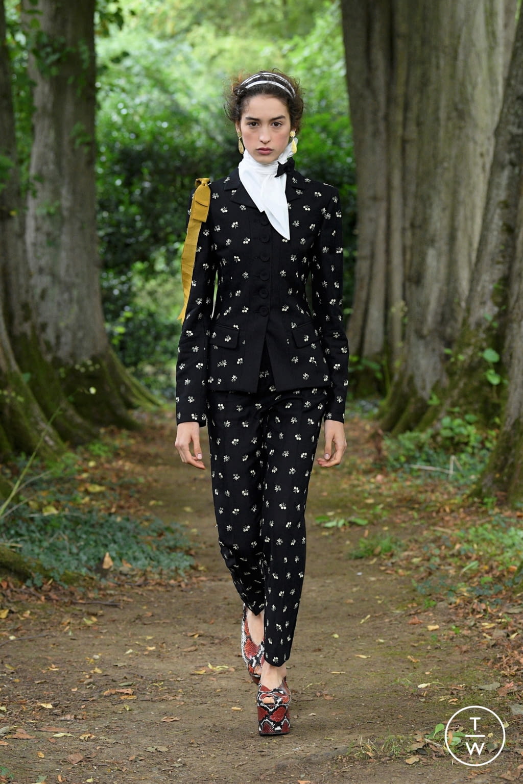 Fashion Week London Spring/Summer 2021 look 9 from the Erdem collection 女装