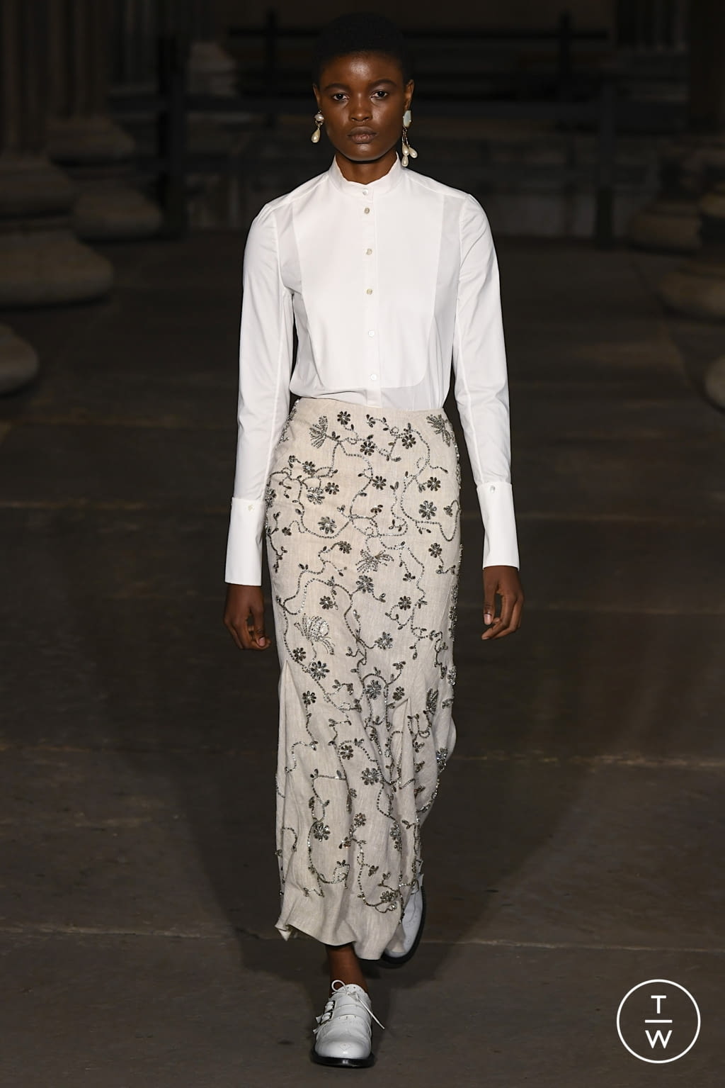 Fashion Week London Spring/Summer 2022 look 1 from the Erdem collection 女装