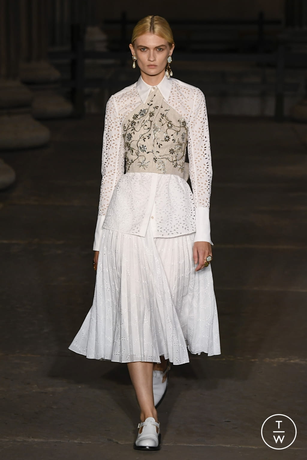 Fashion Week London Spring/Summer 2022 look 2 from the Erdem collection 女装