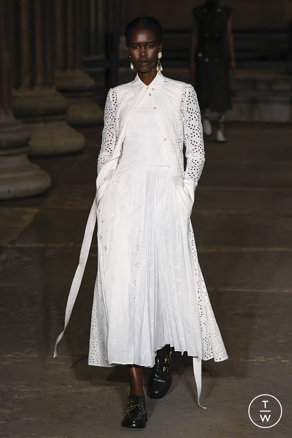 Fashion Week London Spring/Summer 2022 look 3 from the Erdem collection 女装