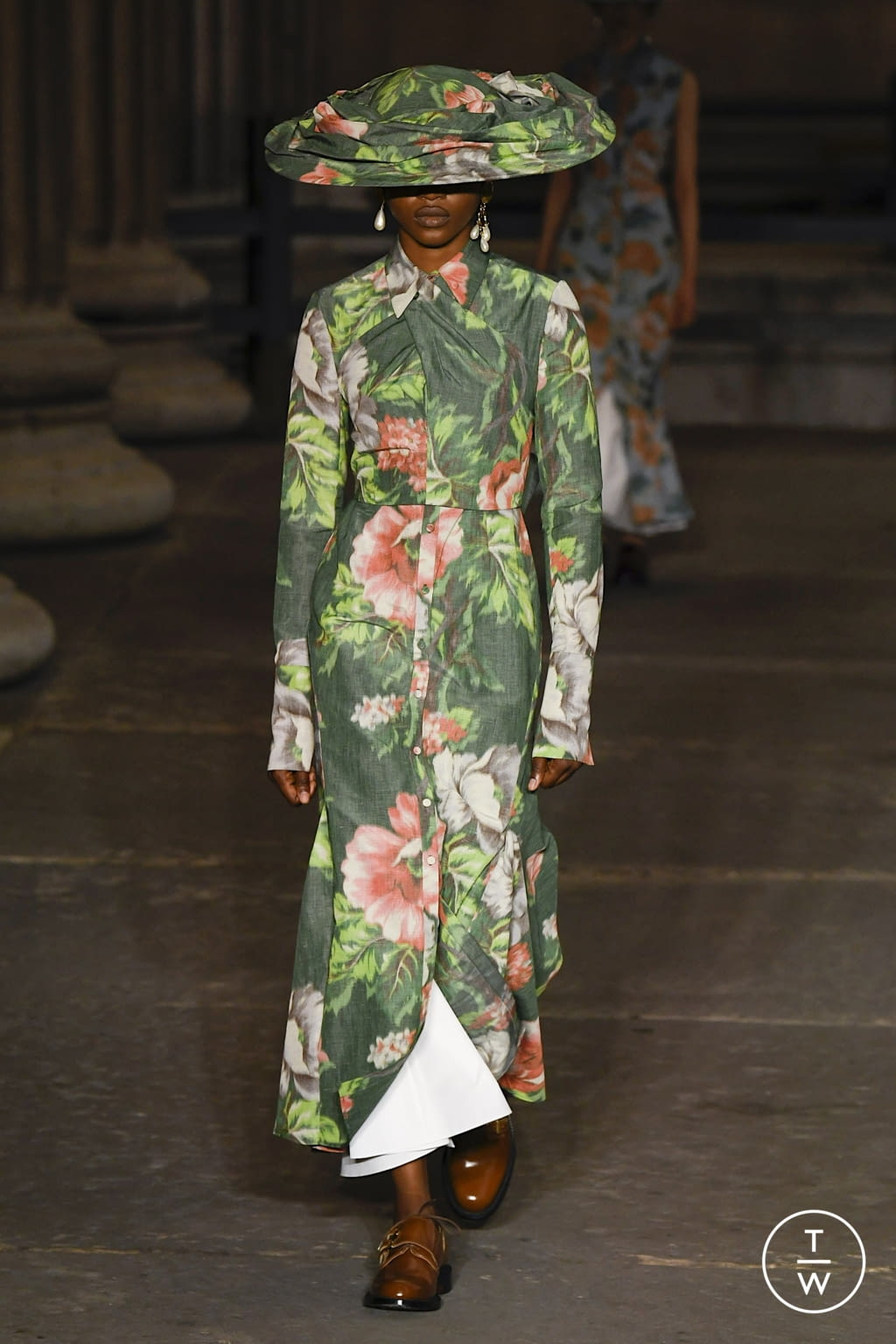Fashion Week London Spring/Summer 2022 look 9 from the Erdem collection 女装