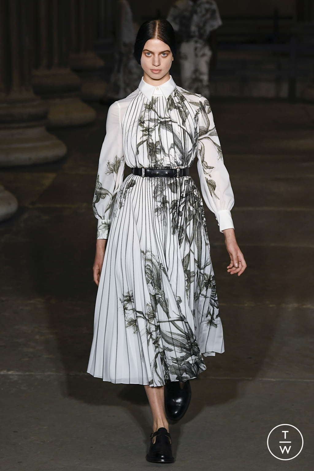 Fashion Week London Spring/Summer 2022 look 22 from the Erdem collection womenswear