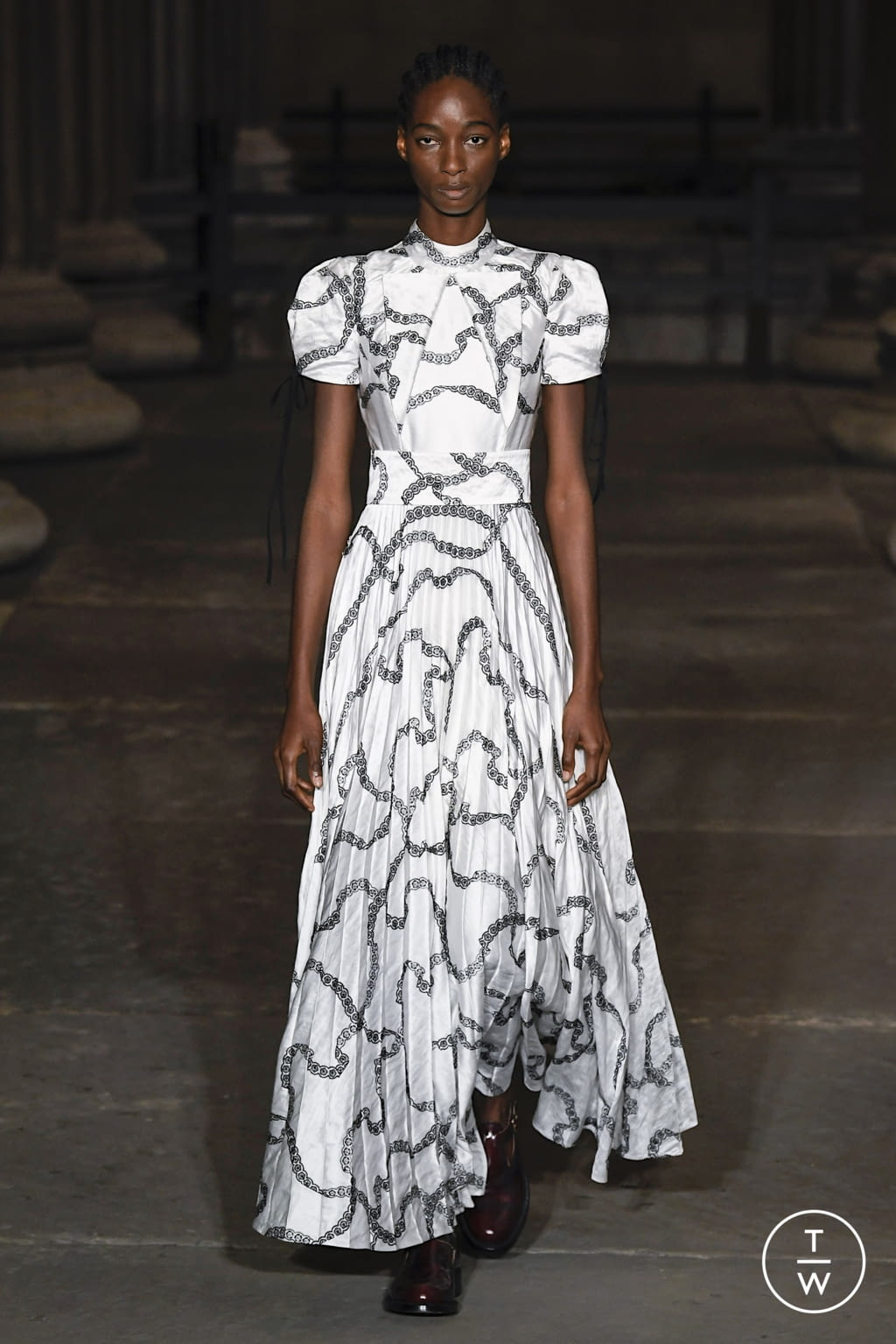 Fashion Week London Spring/Summer 2022 look 25 from the Erdem collection womenswear